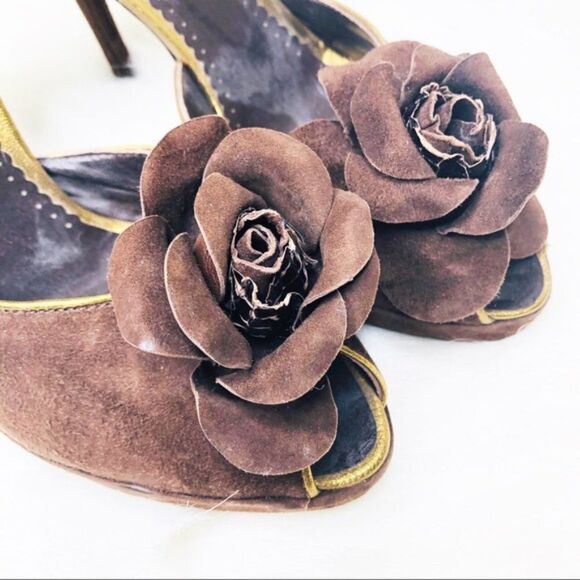 Sole Alliance Brown Suede Peep Toe Rose Flower Heels 8 Italy - Picture 6 of 10